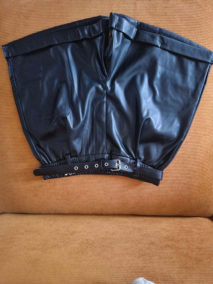 Lot de jupes Short en simili cuir noir
🖤 - photo numéro 2