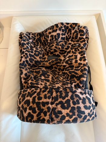 Porte bébé momcosy léopard