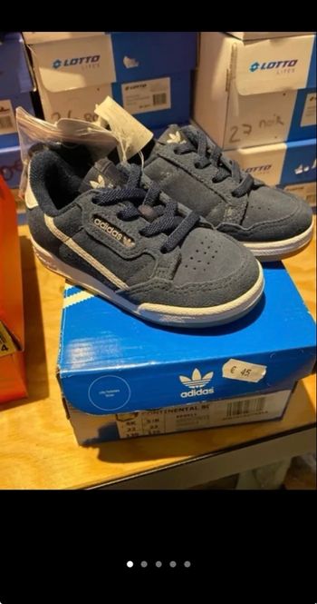 Baskets enfant 22 neuve