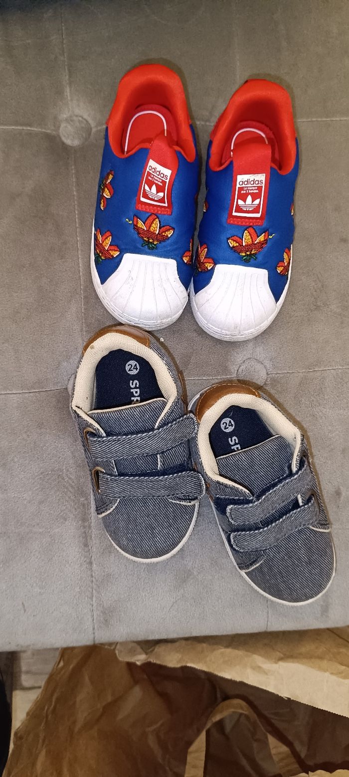 Vont jouer pour enfant de 2 à 8 ans vêtements neuf les chaussures n'ont jamais été utilisé ou très peu les chaussures adidas sont collector et je les vendrai pas en dessous de 20 € avec une paire au choix en plus ou un vêtement en plus les bottes ell - photo numéro 2