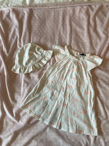 Ensemble robe et chapeau Kiabi 12 mois