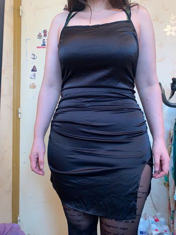 Robe moulante satinée noir