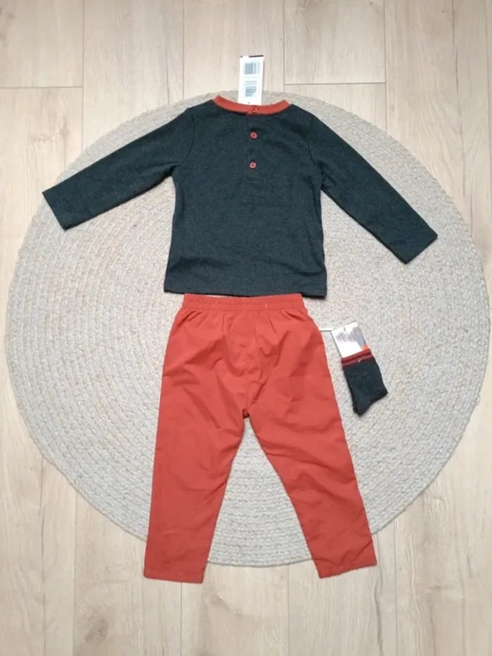 Ensemble pull/pantalon/chaussettes 24M neuf - photo numéro 3