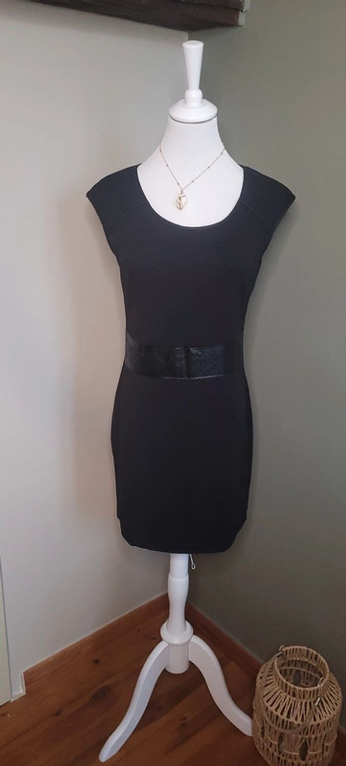 Jolie robe noir Only Star Taille M