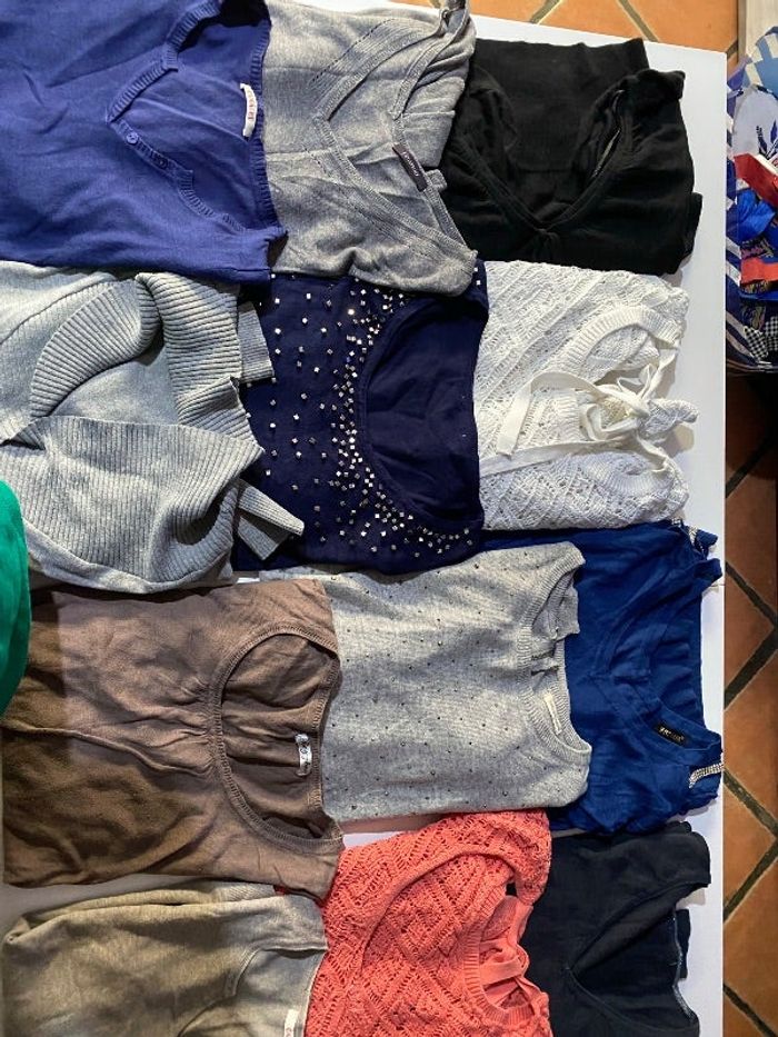 2€ le pull fin taille unique plusieurs marques ( le lot24€ )