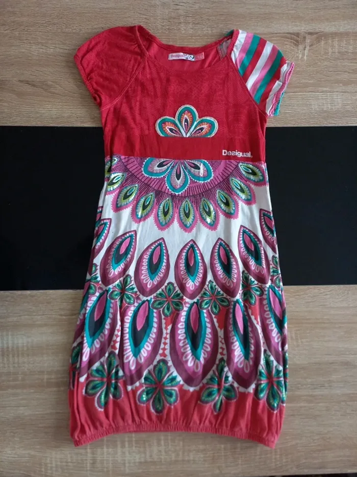 Robe desigual rouge /rose T.9/10 ans