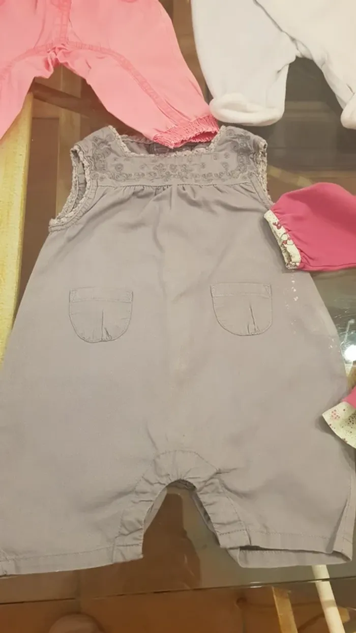 Lot vetements bebé fille 1 mois - photo numéro 6