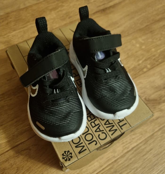 basket Nike noir et blanche taille 18 1/2 - photo numéro 2