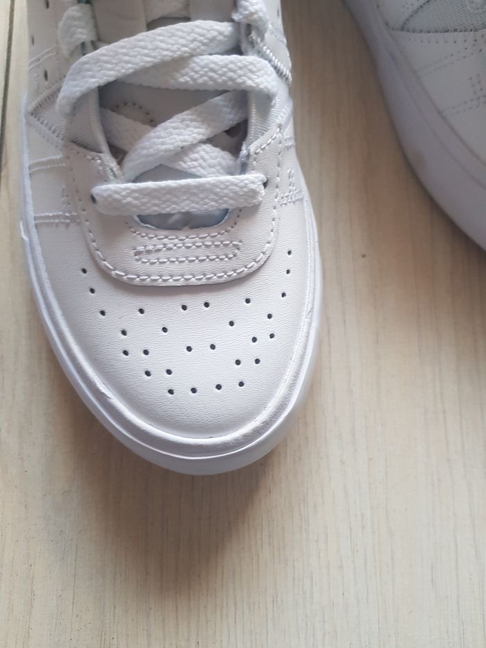 Superbe baskets Jordan blanches pointure 36,5 neuve - photo numéro 8