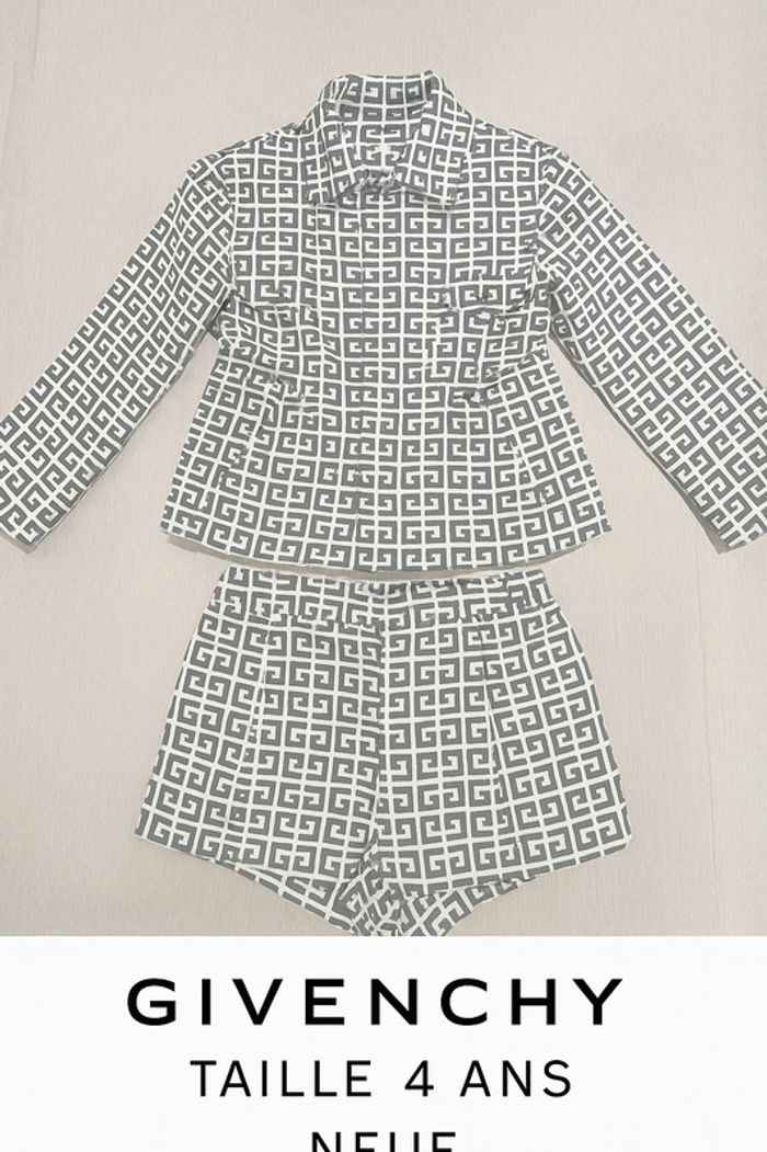 Ensemble Givenchy veste et short 4 ans