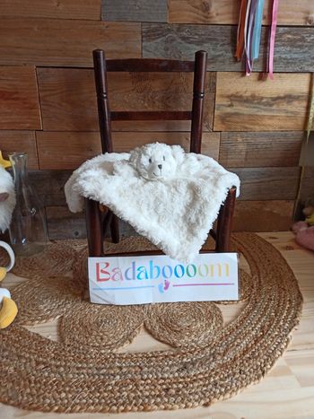 Doudou ours blanc Sheldon international tbe