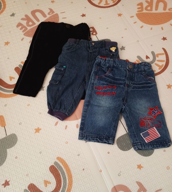 Lot de 3 pantalons bébé Disney, taille 6 mois.