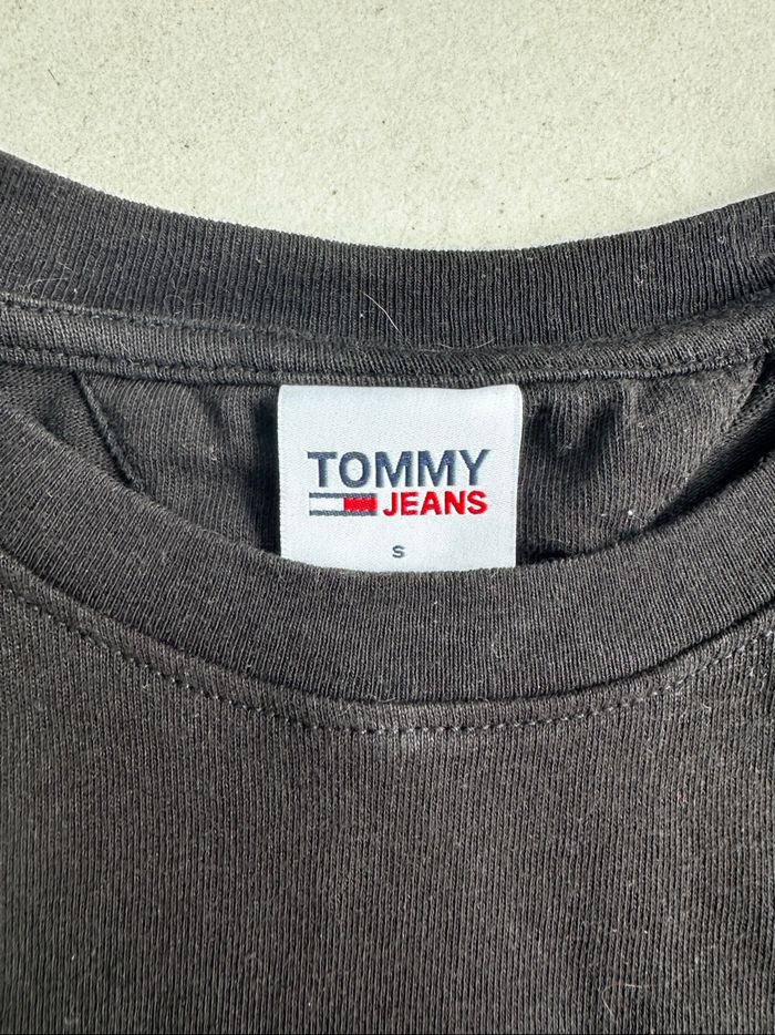T-shirt Tommy Jeans noir taille S 👕 - photo numéro 4