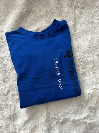 T-shirt bleu manches courtes PlayStation taille 128 cm tres bon état