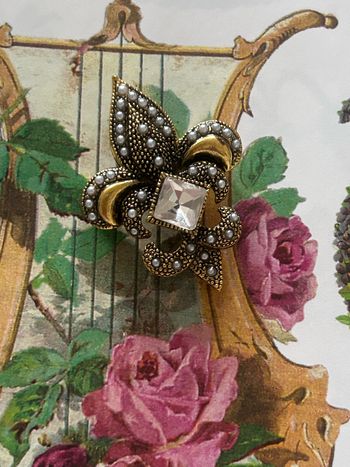 Broche, fleur de lys