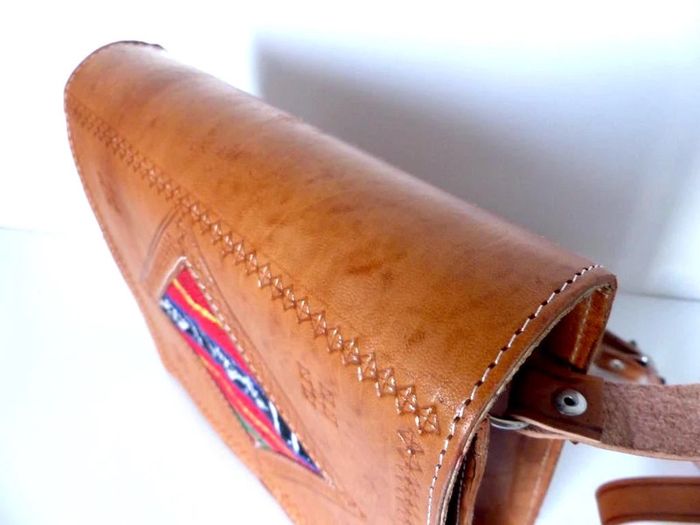 Sac bandoulière camel NEUF en cuir pleine fleur tannage naturel & laine Kilim besace ethnique - photo numéro 5