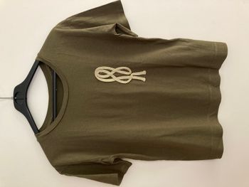Tee-shirt avec corde dorée
