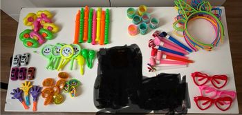 Lot de 70 jouets assortiments enfant fête 