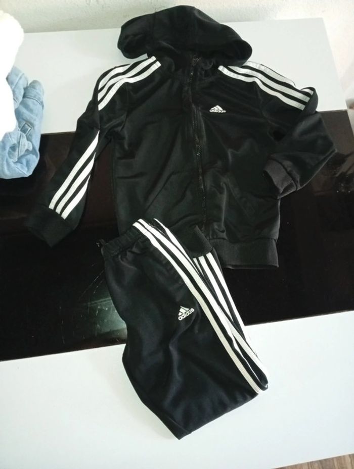 Ensemble Adidas 6.7 ans - photo numéro 2