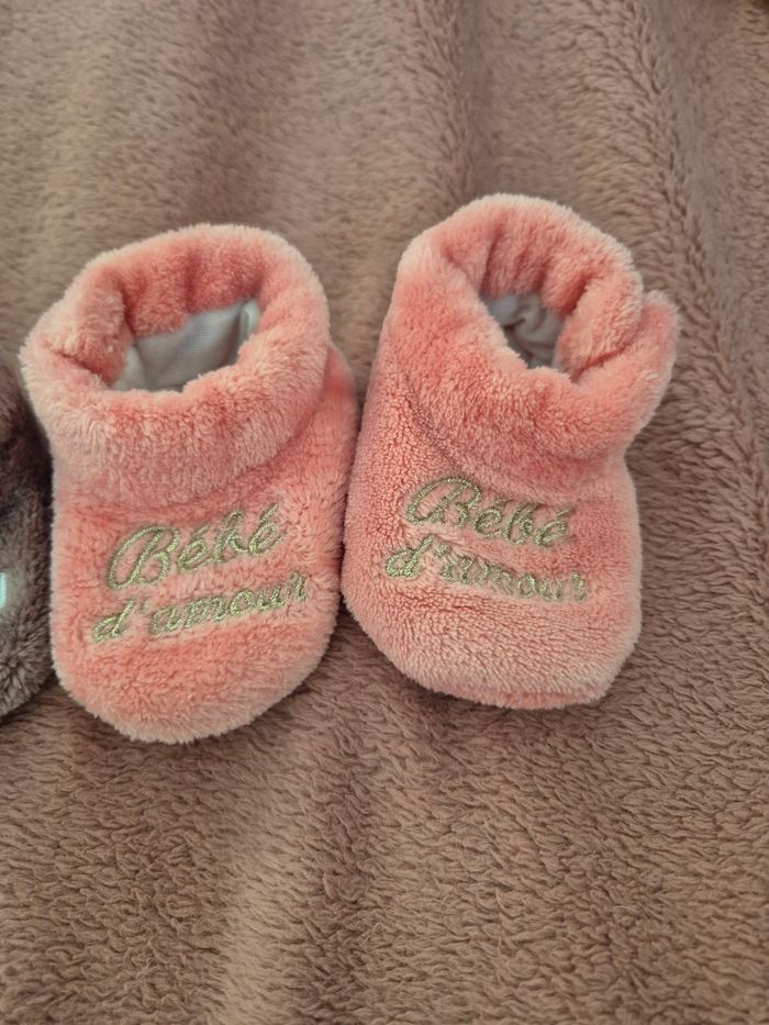 2 paires de chaussons premiers mois - photo numéro 3
