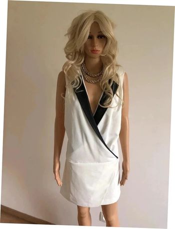 Robe blanche écrue et noire neuve sans manches Naf Naf taille 40 (valeur 60€)