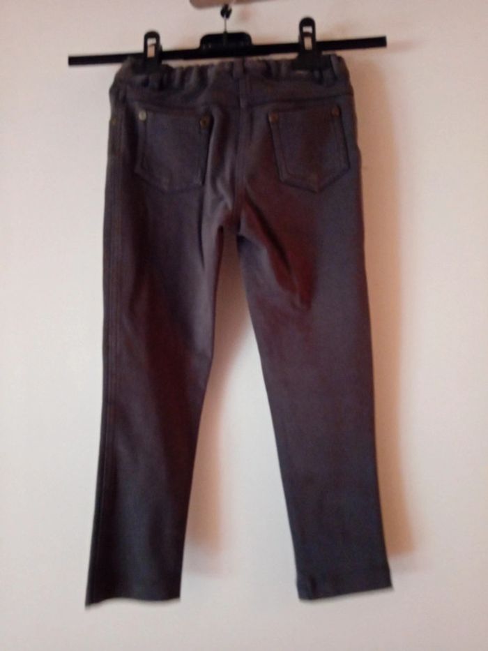 Joli pantalon gris. 5 ans. C&A - photo numéro 9