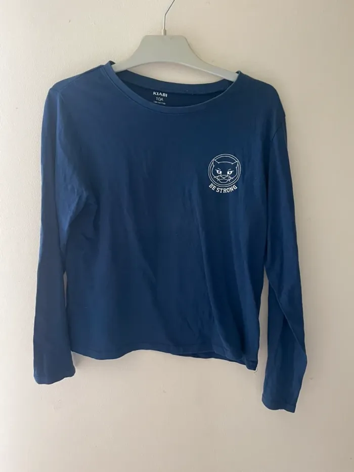 Haut de pyjama bleu de la marque Kiabi