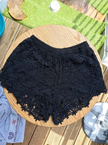 Short brodé