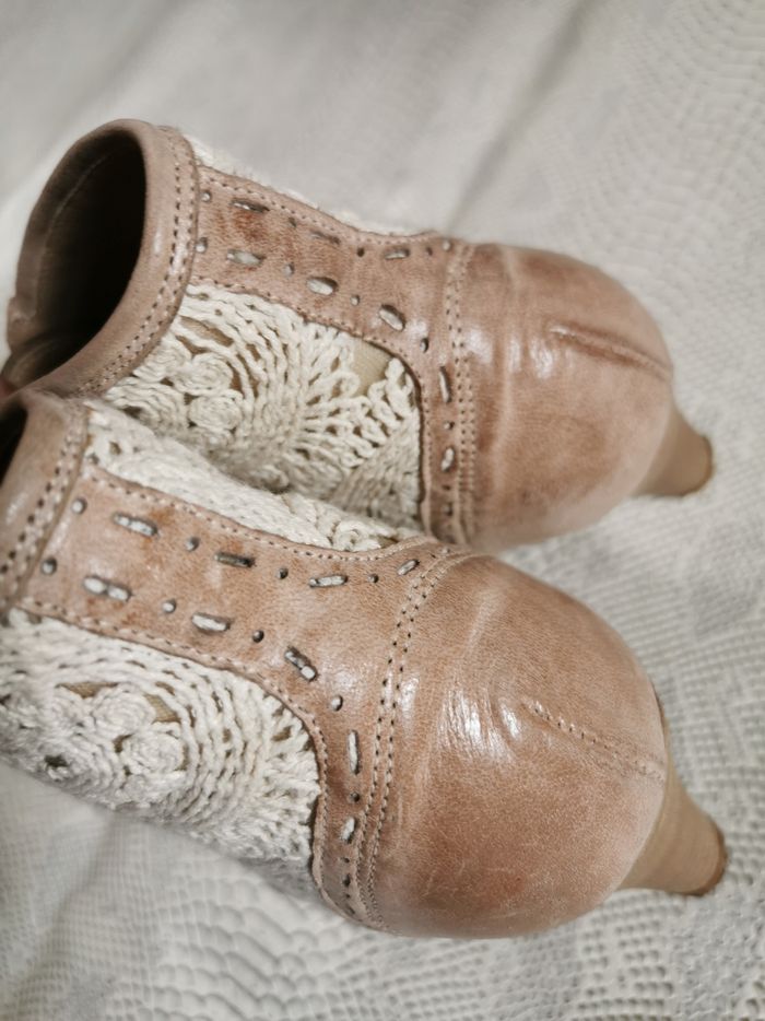 Boots à talons en cuir et dentelle beige Bocage T39 - photo numéro 5