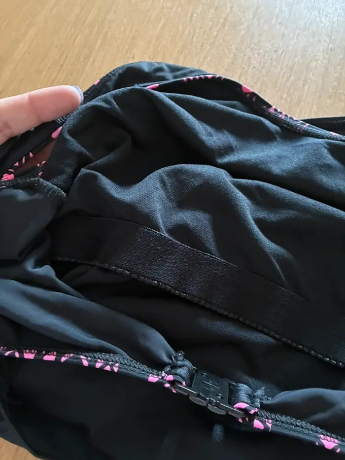 Maillot de bain une pièce noir et rose - photo numéro 3