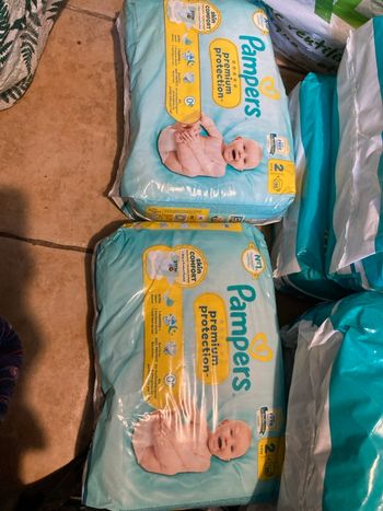 Couches Pampers taille 2
