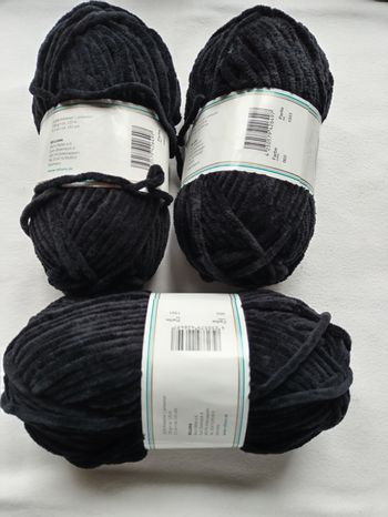 Lot 3 pelotes Laine Chenille aspect velours noir 