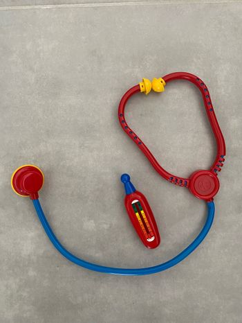 Stéthoscope et thermomètre
