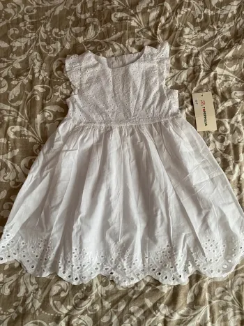 Robe blanche fille 6-7 ans