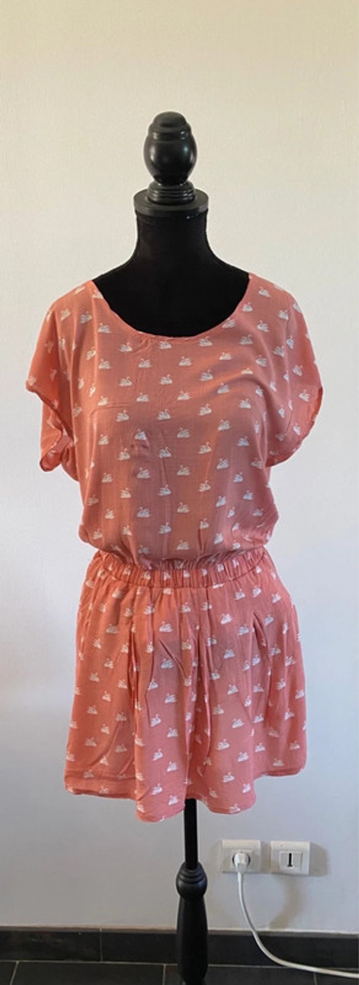 Robe d’été rose corail avec cygne et noeud dans le dos taille S
