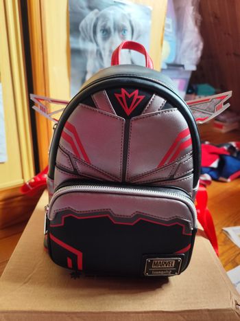 Sac Loungefly Falcon ( porté 1 fois) et portefeuille ( neuf)