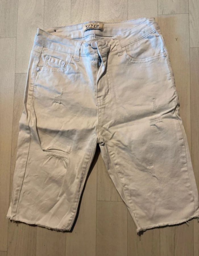 Short blanc vivid taille S 36 effet destroy très bon état