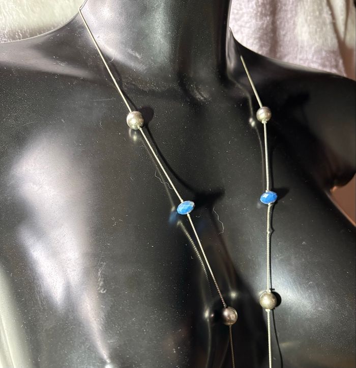 🦋Sautoir argenté et bleu – Élégance moderne - photo numéro 2