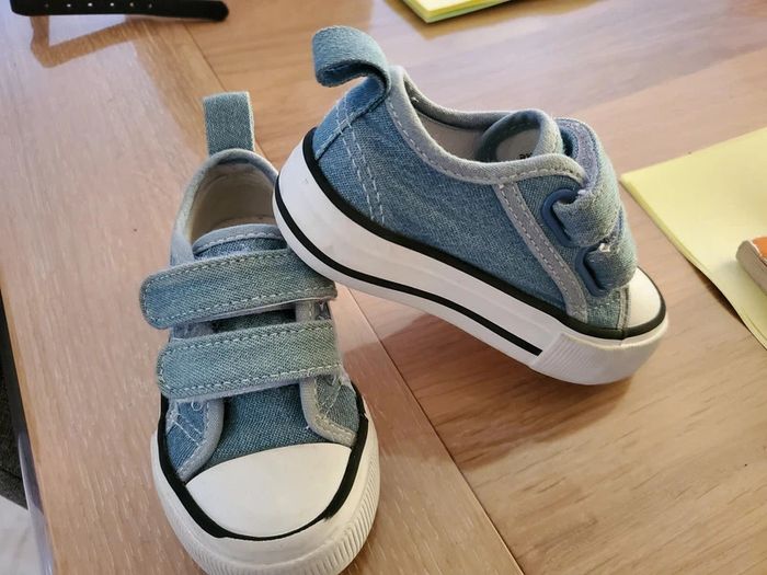 Baskets a scratch primark Taille 22 - photo numéro 3