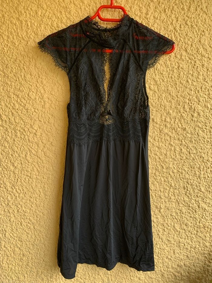 Nuisette noire à dentelles taille 38/40