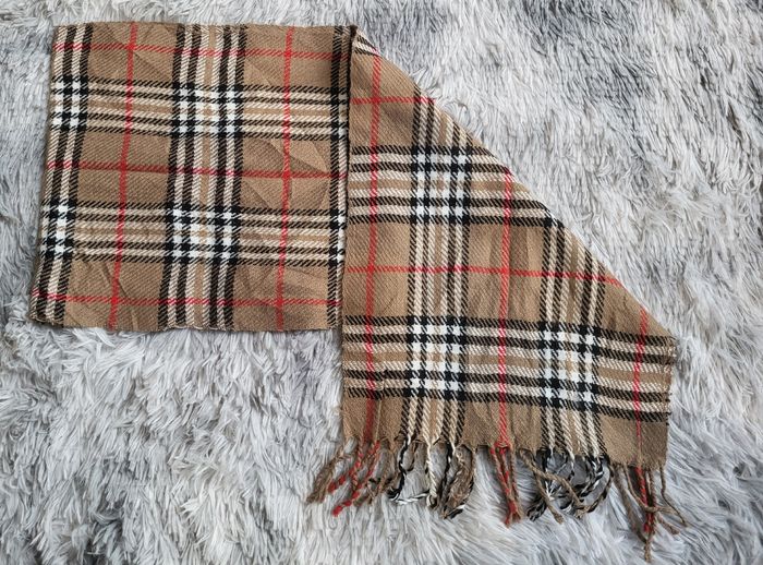 ✨ Écharpe Burberrys Vintage – 100% Lambswool ✨ - photo numéro 4