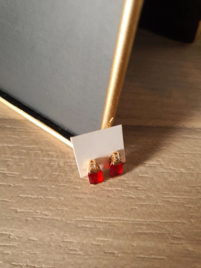 Neuf > Boucles d'oreilles clou Rouge/geenat - photo numéro 4