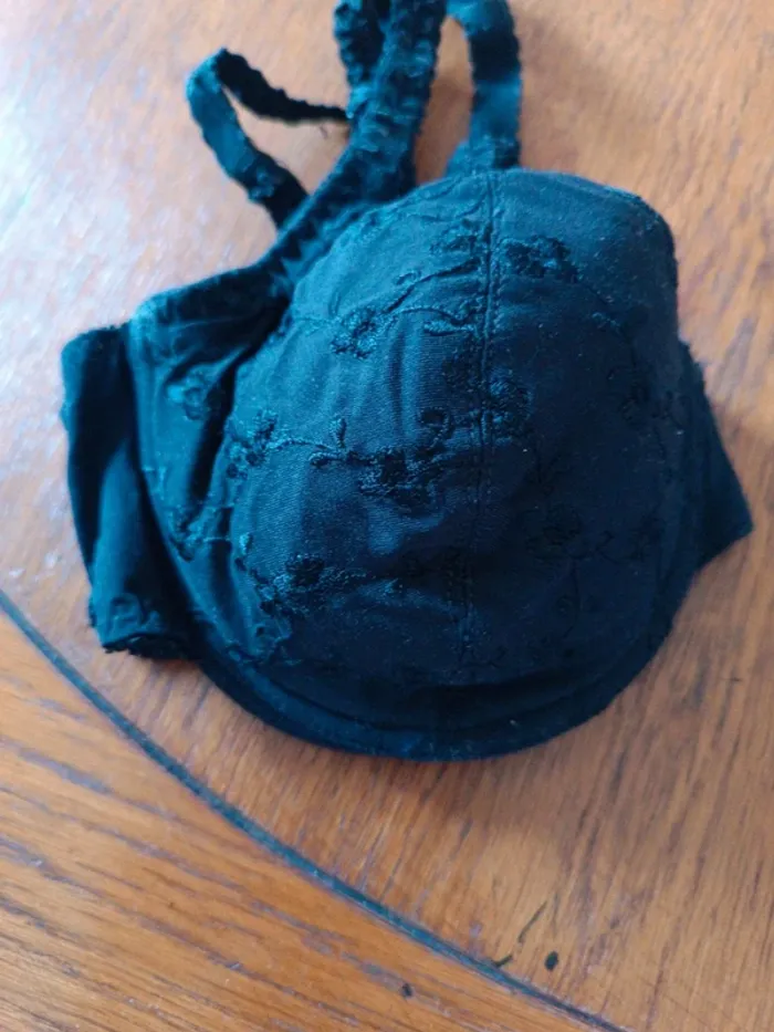 Soutien-gorge noir à baleines 85B - photo numéro 8