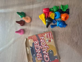 Lot de Crayons à Doigts Neufs et Morceaux pour Bricolage