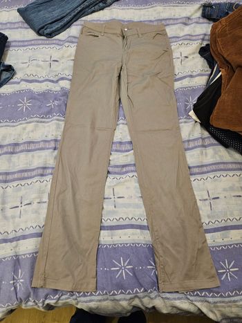 Pantalon fin gris sans marque