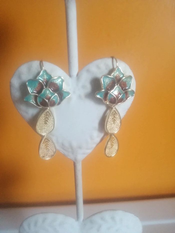 🌸Charmantes Boucles d'oreilles Dormeuses dorées fleuries 🌸 - photo numéro 2