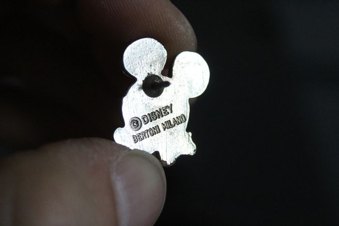 Pin's Mickey Mouse - Disney - photo numéro 2