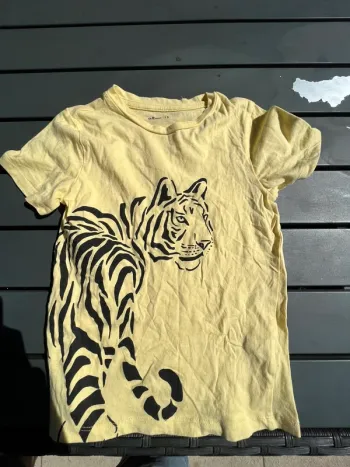 T-shirt manche courte taille 5 ans