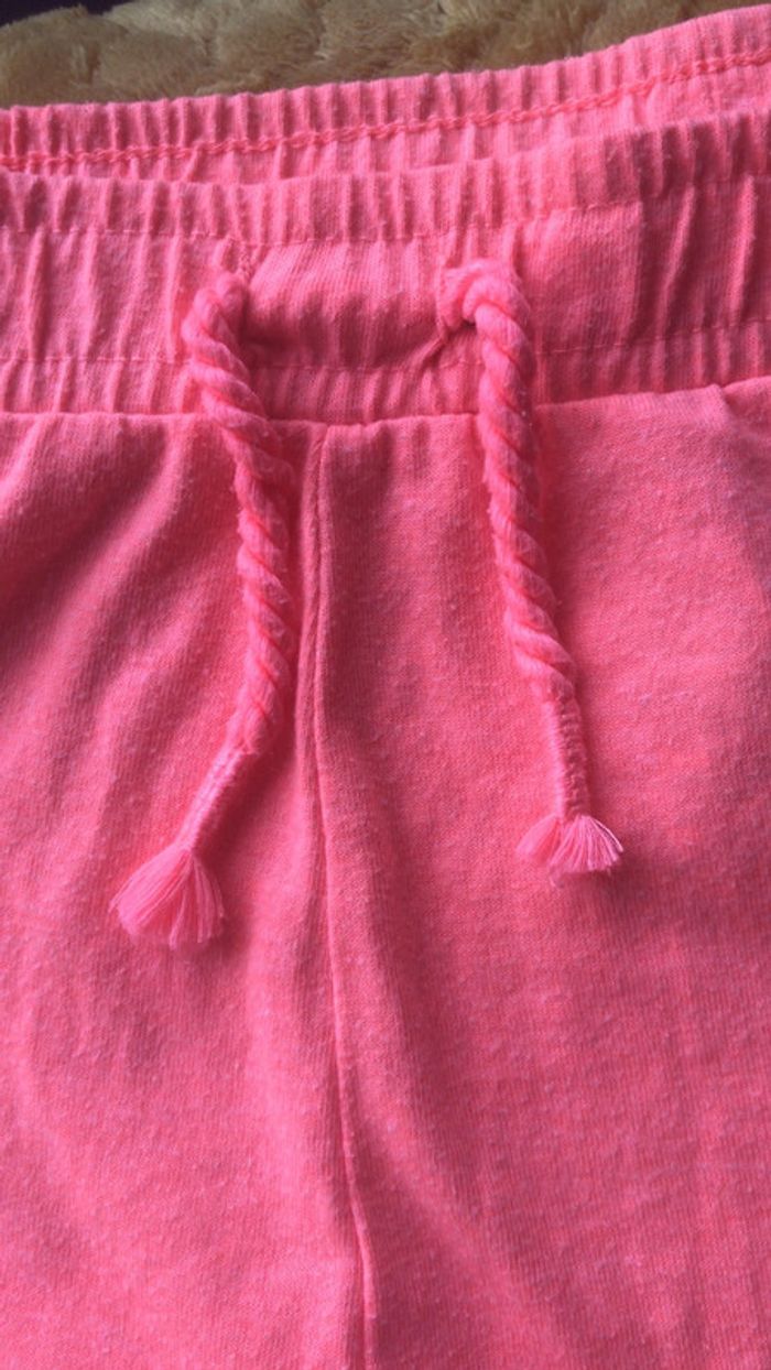 Primark short avec pompom taille 10/11 - photo numéro 3