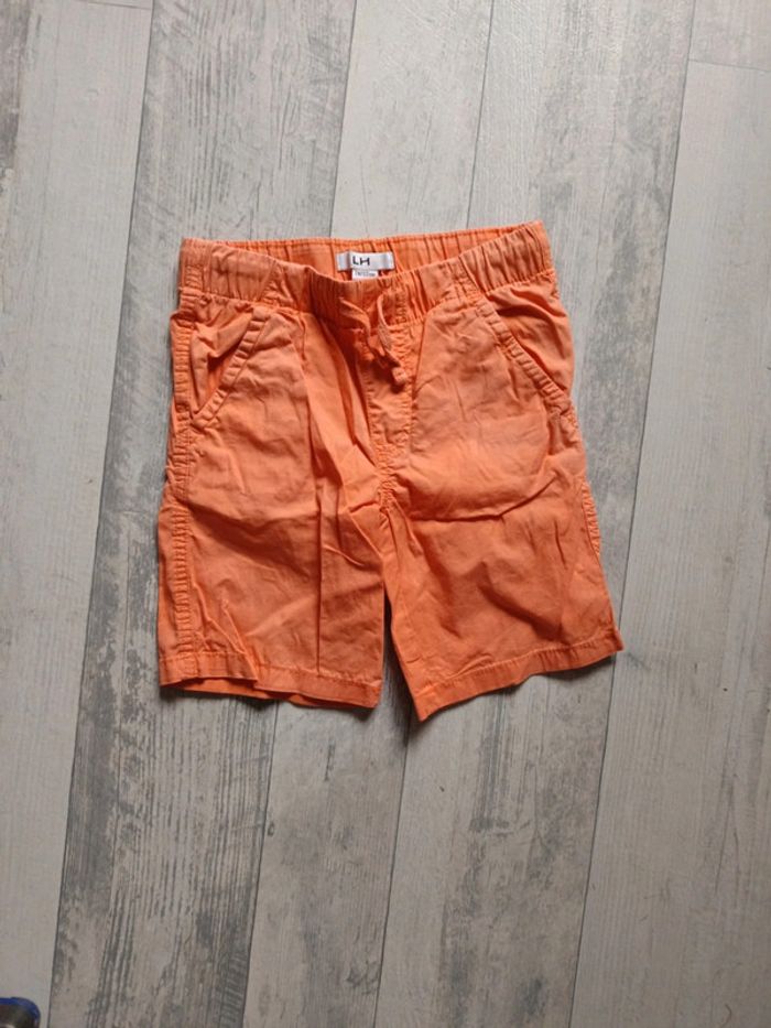 Short orange garçon